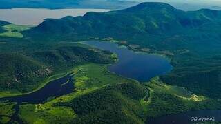 Imagem aérea de áreas alagadas, próxima à Serra do Amolar, em Corumbá (Foto: Guilherme Giovanni)