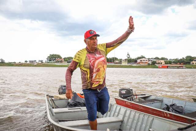 M&aacute;rcio cruza fronteira o dia todo para morar em ilha com &aacute;gua e luz gr&aacute;tis