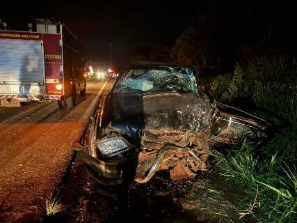 Preso em ferragens de veículo, homem morre após bater em camionete