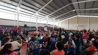 Ginásio da associação recebeu alunos e parentes para entrega de presentes. (Foto: Murilo Medeiros)