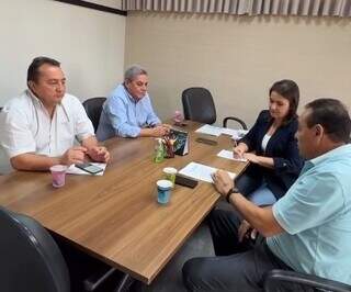 Presidente da Câmara Municipal de Campo Grande, vereador Carlos Augusto Borges, o Carlão (PSB), se reuniu com a prefeita de Campo Grande, Adriane Lopes (PP), na manhã desta sexta-feira (13) para discurtir os últimos detalhes do texto (Foto: Reprodução/ Redes sociais)