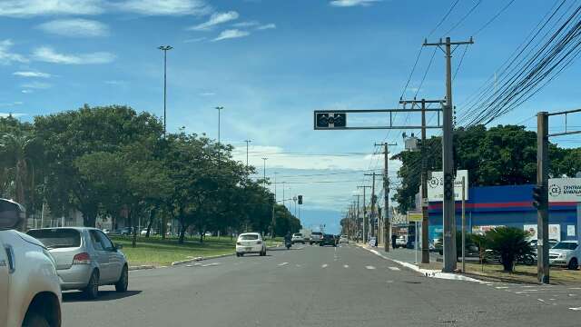 Sem&aacute;foros voltam a falhar um dia ap&oacute;s chuva forte em Campo Grande 