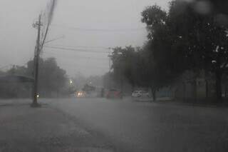 Chuva forte na região do Lago do Amor, na sexta-feira (Foto: Paulo Francis)