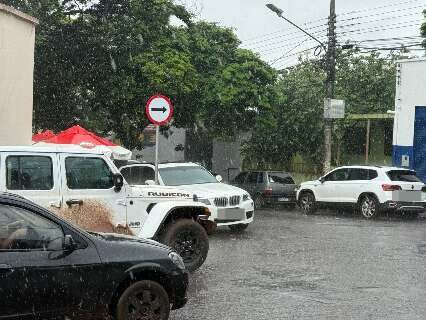 Previsão se confirma e chuva atinge bairros de leste a oeste de Campo Grande