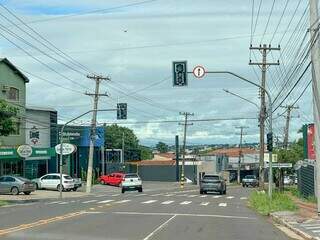 Semáforo sem funcionar na Rua Joaquim Murtinho (Foto: Marcos Maluf)