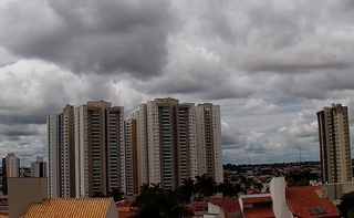 Céu nublado em Campo Grande nesta manhã (Foto: Direto das Ruas)