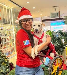 Pipoca e sua tutora, Aline Harada (Foto: Arquivo Pessoal)