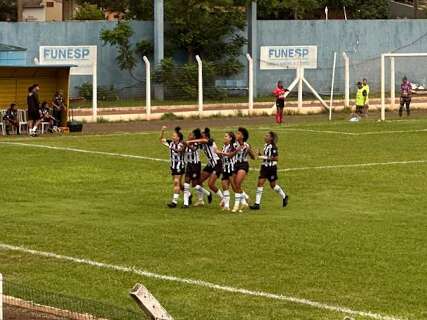 Operário aparece entre os 50 melhores times do futebol feminino