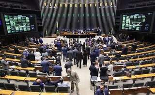 Deputados federais durante votação em sessão do Plenário. (Foto: Agência Câmara de Notícias)