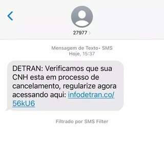 Mensagem recebida por leitor do Campo Grande News sobre suposto cancelamento de CNH (Foto: Direto das Ruas).