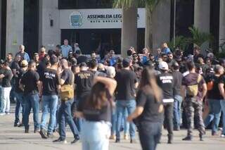 Protesto realizado pelos policiais civis em frente à Assembleia, no dia 29 de agosto (Foto: Marcos Maluf)