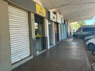 Lojas no centro comercial da antiga rodoviária. (Foto: Marcos Maluf)