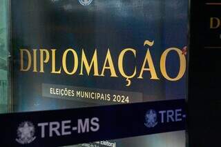 Fachada do TRE-MS decorada pra a diplomação (Foto: Juliano Almeida)