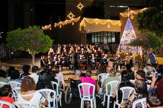 Coral se apresentando na Cantata de Natal realizada no dia 16 de dezembro no Fórum de Campo Grande (Foto: Juliano Almeida)