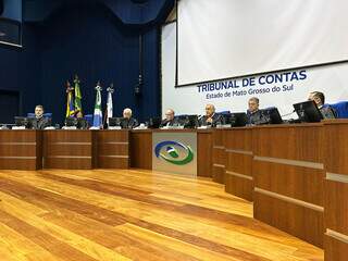 Conselheiros reunidos para a sessão especial de hoje (Foto: Fernanda Palheta)