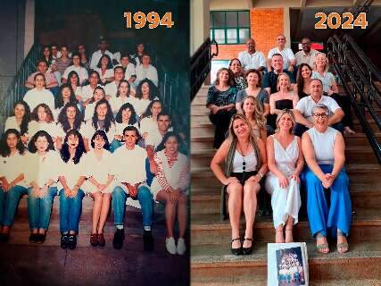 30 anos após formatura, turma recria foto em reencontro emocionante