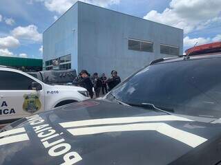 Movimentação policial no local onde Maykcon foi baleado nesta manhã (Foto: Dayene Paz)