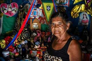 Na casa de dona Esmeralda, decoração se espalha. (Foto: Henrique Kawaminami)