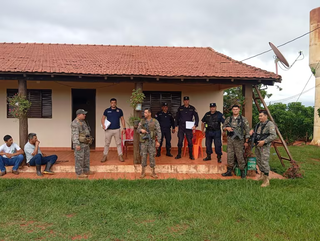 Polícia paraguaia esteve na propriedade para perícia na manhã desta sexta (20). (Foto: Reprodução/ABC Color)