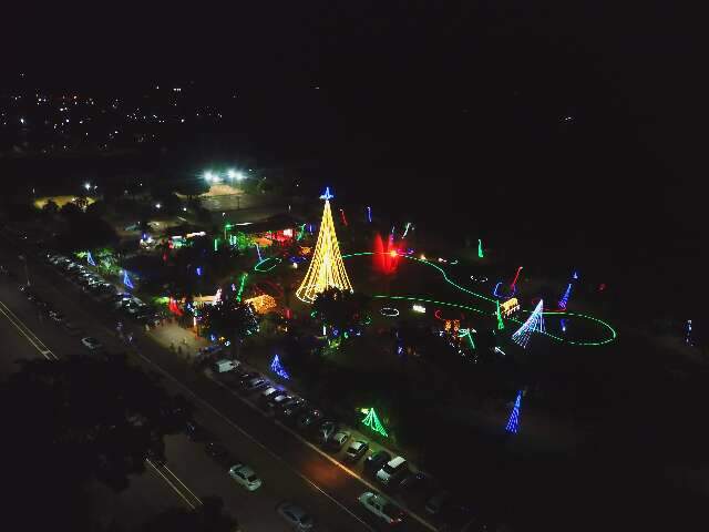 Festa de Natal tem show de luzes e brinquedos para todas as crian&ccedil;as