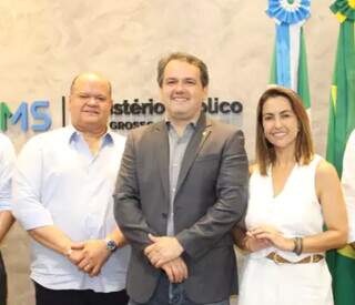 Silvio (de camisa) e Soraya durante visita ao Ministério Público em janeiro de 2024. (Foto: MPMS)