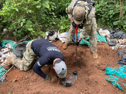 Operação fecha seis bases do tráfico com toneladas de maconha enterradas