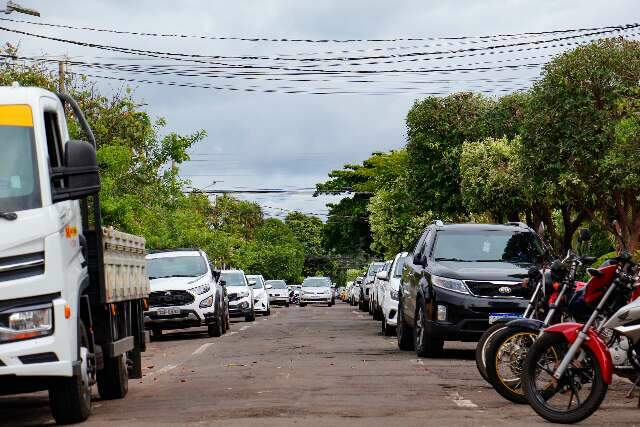 Rua &lsquo;apertada&rsquo; e gente folgada transformam vida de vizinhos em caos