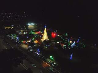 Primeiro dia de &#34;Natal Encantado&#34;, em Terenos, visto de cima (Foto: Jairton Bezerra)