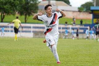 João Pedro comemora gol do Instituto Ismaily na decisão (Foto: @clavaphotos)