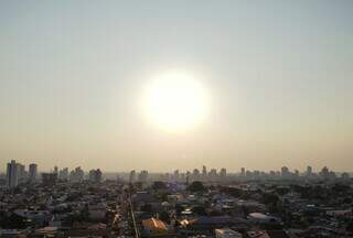 Vista aérea de Campo Grande em dia ensolarado (Foto: Osmar Veiga/Arquivo)