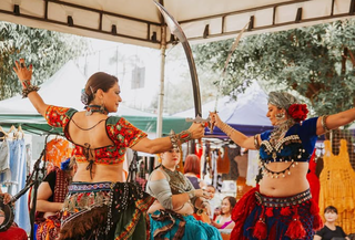 Apresentação cultural durante edição anterior da Feira Borogodó. (Foto: Divulgação)