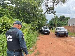 Policial no local onde o confronto aconteceu (Foto: Sidney Assis)