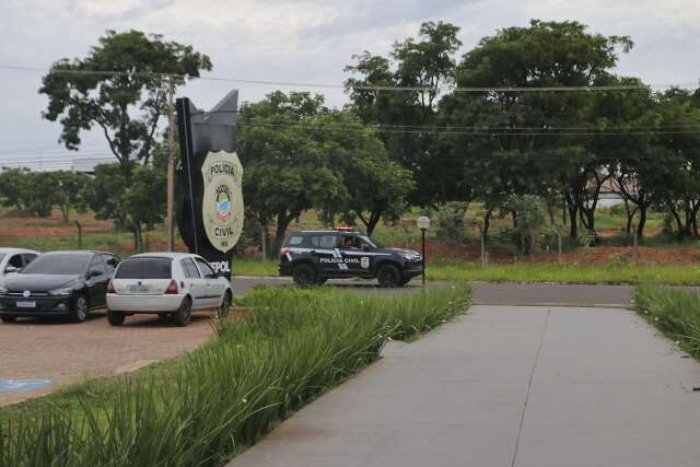 Casal briga em bar e abandona filha com defici&ecirc;ncia com desconhecido