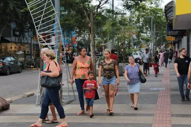 Veja o que abre e o que fecha na v&eacute;spera e no Natal