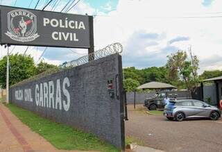 Entrada da Garras, delegacia que presta apoio na operação em Campo Grande. (Foto: Arquivo | Campo Grande News)