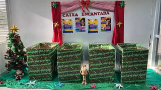 Caixas de doação da campanha &#34;Caixa Encantada&#34; são colocadas em escolas estaduais de MS. (Foto: Divulgação)