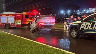 Carro envolvido no acidente na noite desse domingo, na Avenida Afonso Pena (Foto: Direto das Ruas)