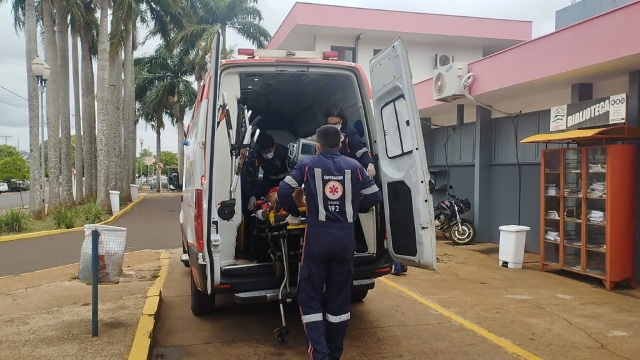 Rapaz &eacute; baleado e morre ap&oacute;s amea&ccedil;ar policiais militares com machado