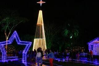 Famílias durante visita à Cidade do Natal (Foto: Juliano Almeida/Arquivo)