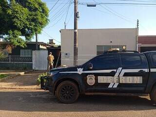 Policial civil durante operação em Bela Vista na segunda-feira, 23, de manhã. (Foto: Divulgação Polícia Civil)