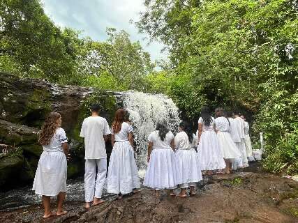 Todos os anos, Ya Abadia faz balaio à Oxum para renovar pedidos