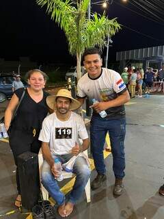 Após tantas horas sem água e comida, momento foi de relaxar e se hidratar (Foto: Arquivo Pessoal)