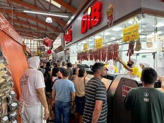 Açougue é um dos pontos mais movimentados dentro do Mercadão Municipal. (Foto: Marcos Maluf)