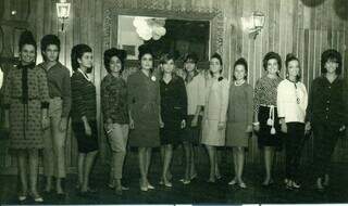 Desfile de moda organizado em 1960 no salão do clube. (Foto: Facebook)