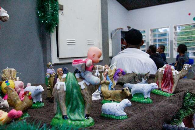 Em dia que a saudade aperta, Natal em abrigo traz alívio em meio ao vazio