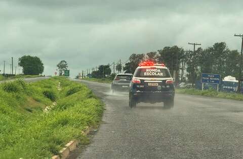 Ladrão de carro morre após perseguição e tiros em rodovia