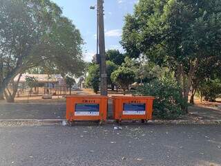 Últimas caçambas de lixo encaminhadas pela Solurb para a Feira Borogodó, na edição de novembro (Foto: Jenny Benitez)