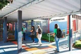 Escola Estadual Joaquim Murtinho, localizada na Avenida Afonso Pena, em Campo Grande (Foto: Henrique Kawaminami)