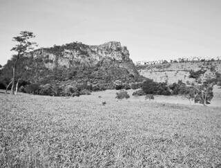 Foto antiga da região de Cerro Marangatu, morro no município de Antônio João, Mato Grosso do Sul (Foto: Reprodução).