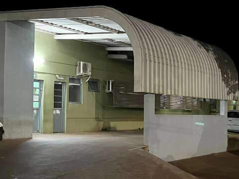 Rapaz é morto com facada nas costas durante confusão com vizinhos 